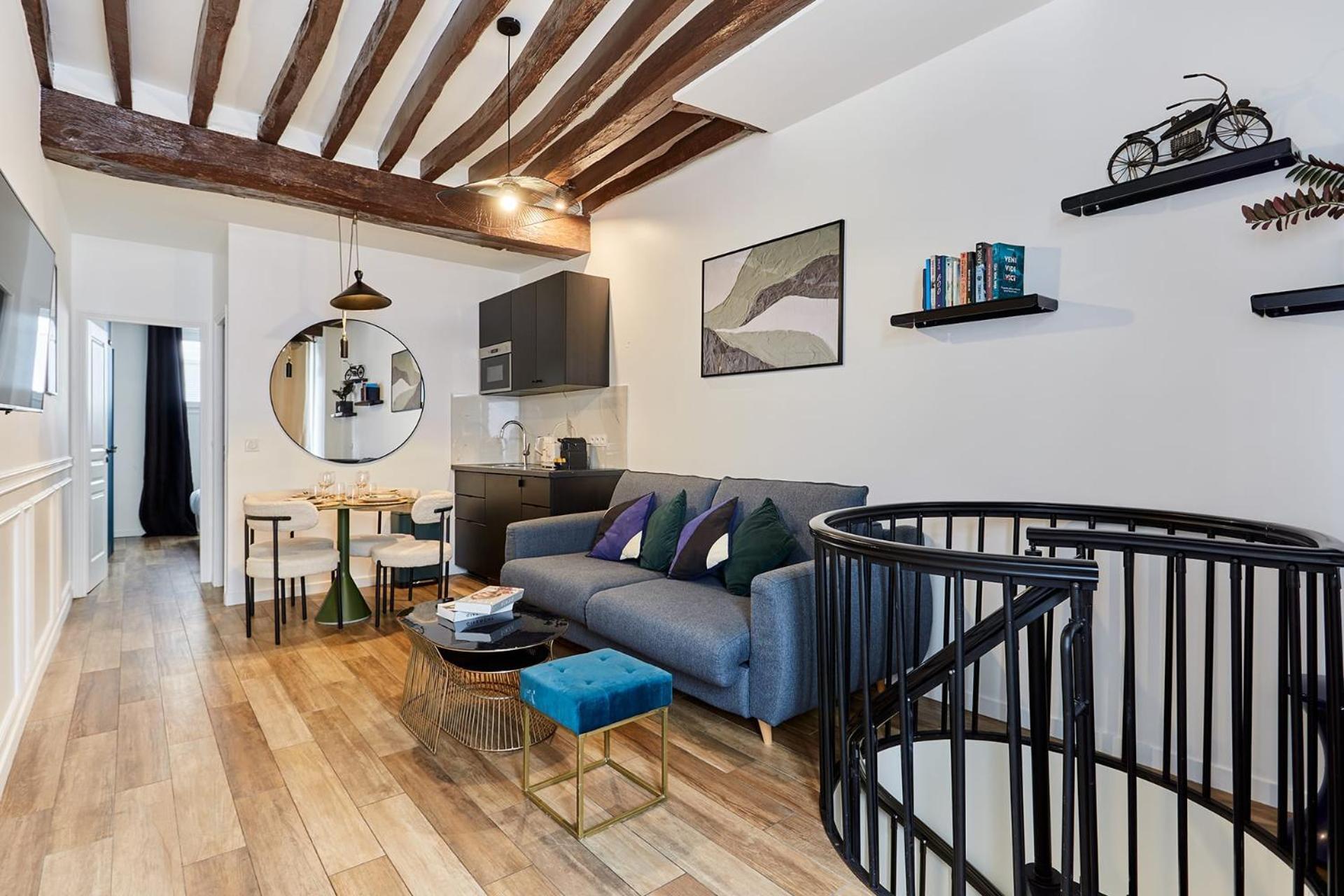 Apartment Duplex In The Center Of *