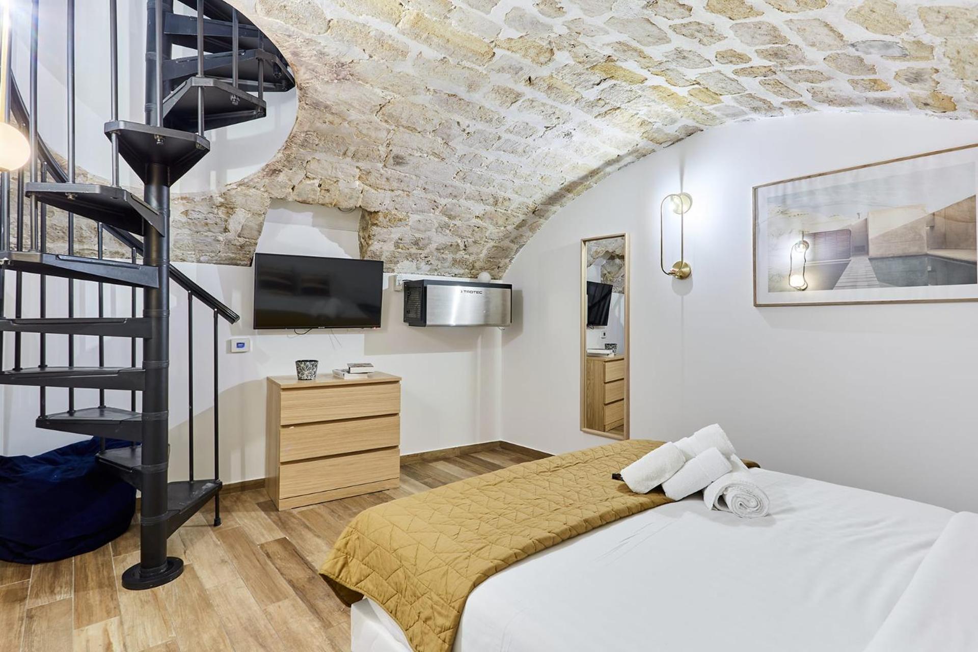 Duplex In The Center Of *