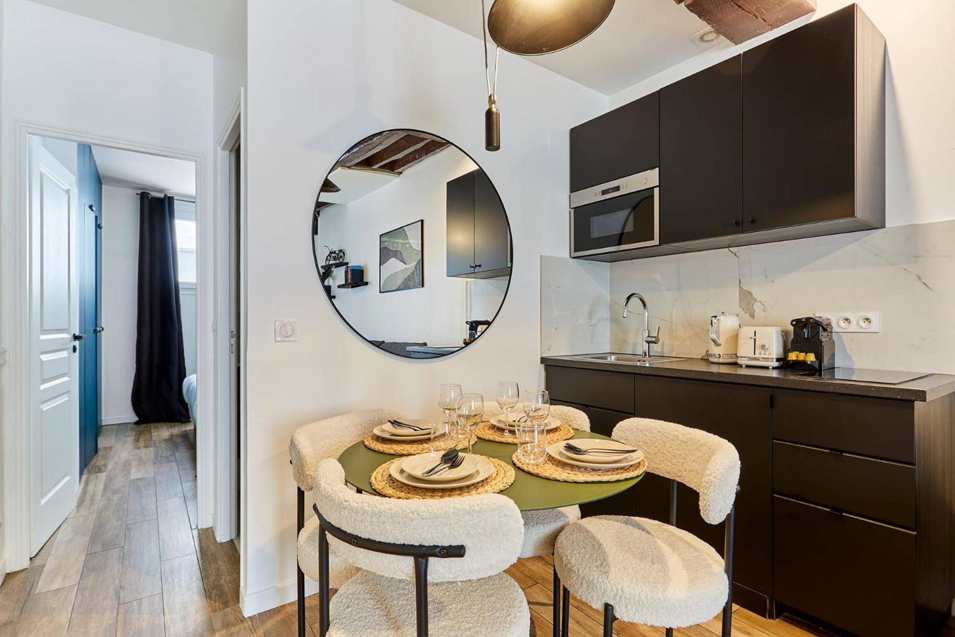 Duplex In The Center Of Apartment *